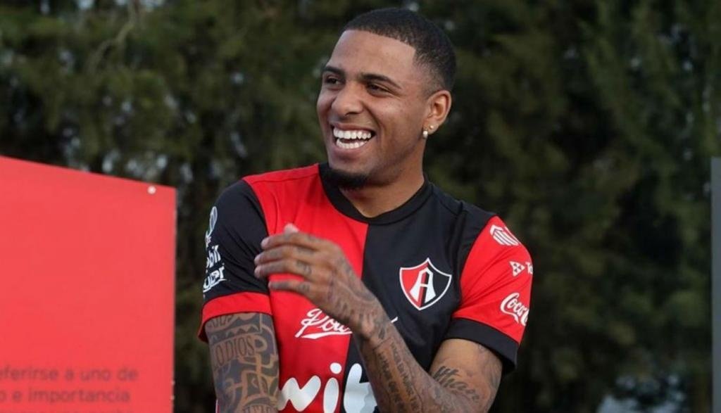 Rápido e com faro de gol, lateral-esquerdo é oferecido ao Fla.Goal