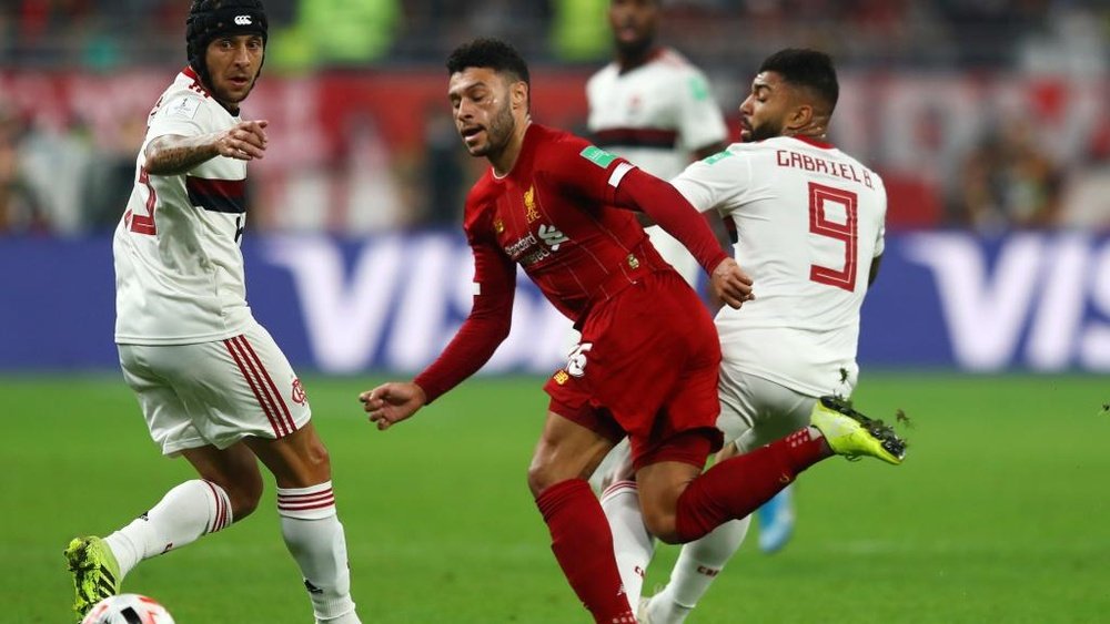 Oxlade-Chamberlain hobbles off in Club World Cup final. GOAL