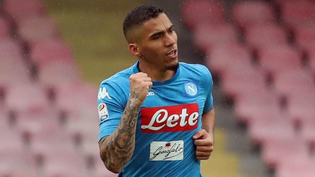 Napoli regain top spot with club-record win