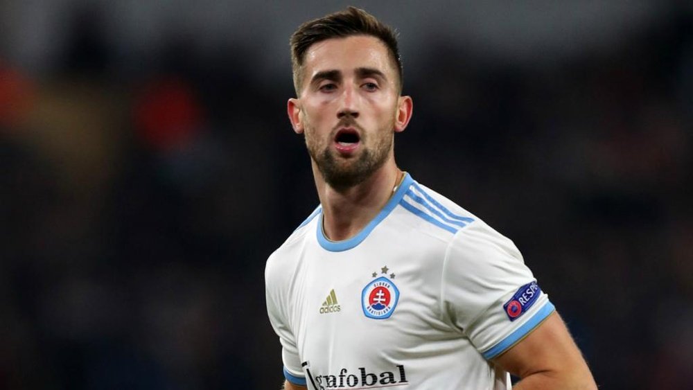Sporting sign striker Sporar as Man Utd talks for Fernandes reportedly collapse. GOAL