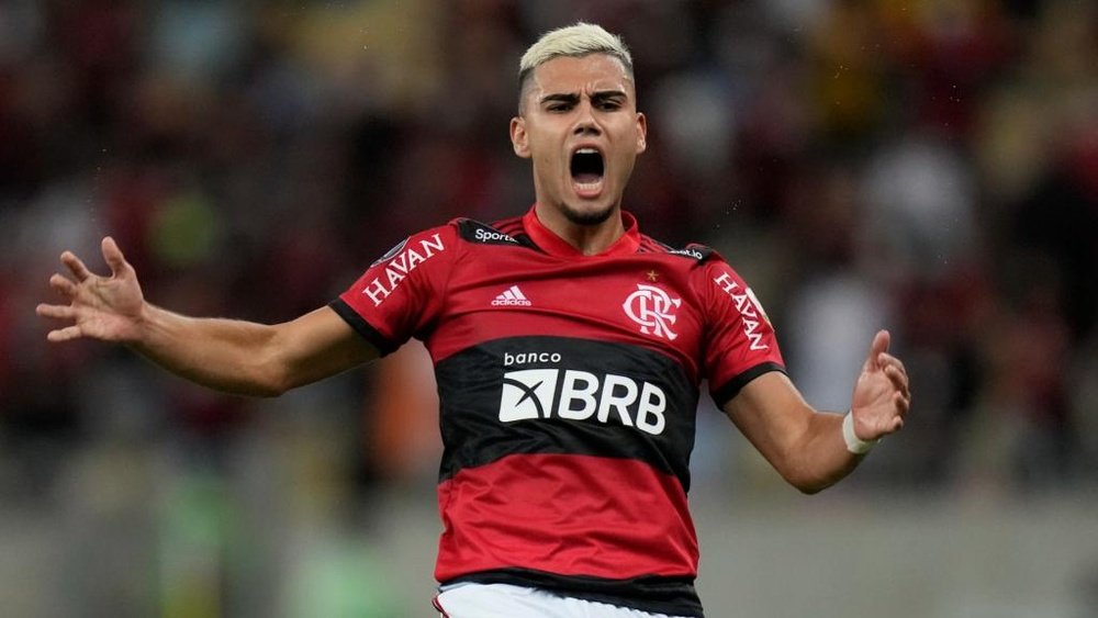 Andreas Pereira quebra a zica e Flamengo anota um gol falta depois de 235 jogos