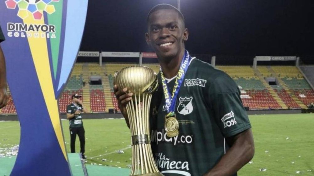 São Paulo negocia chegada do volante Andrés Colorado por empréstimo