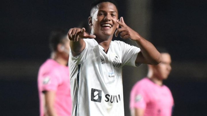 Só isso: Ângelo supera Pelé e Neymar no Santos com gol “mais jovem” da Libertadores