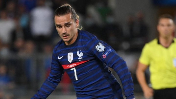France 1-1 Bosnia-Herzegovina: Griezmann scores as hosts fail to win with 10 men
