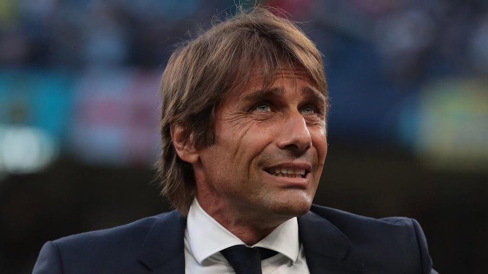 Le licenciement d'Antonio Conte a coûté cher à Chelsea. GOAL