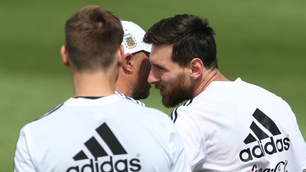 Ney, Suárez e R10 parabenizam Messi. Goal
