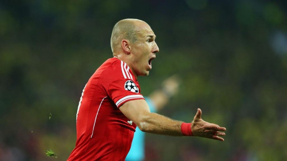 Arjen Robben Đôi Chân Trái Không Ai Cản Nổi - Huyền Thoại Bóng Đá Hà Lan Arjen Robben Đôi Chân Trái Không Ai Cản Nổi - Huyền Thoại Bóng Đá Hà Lan