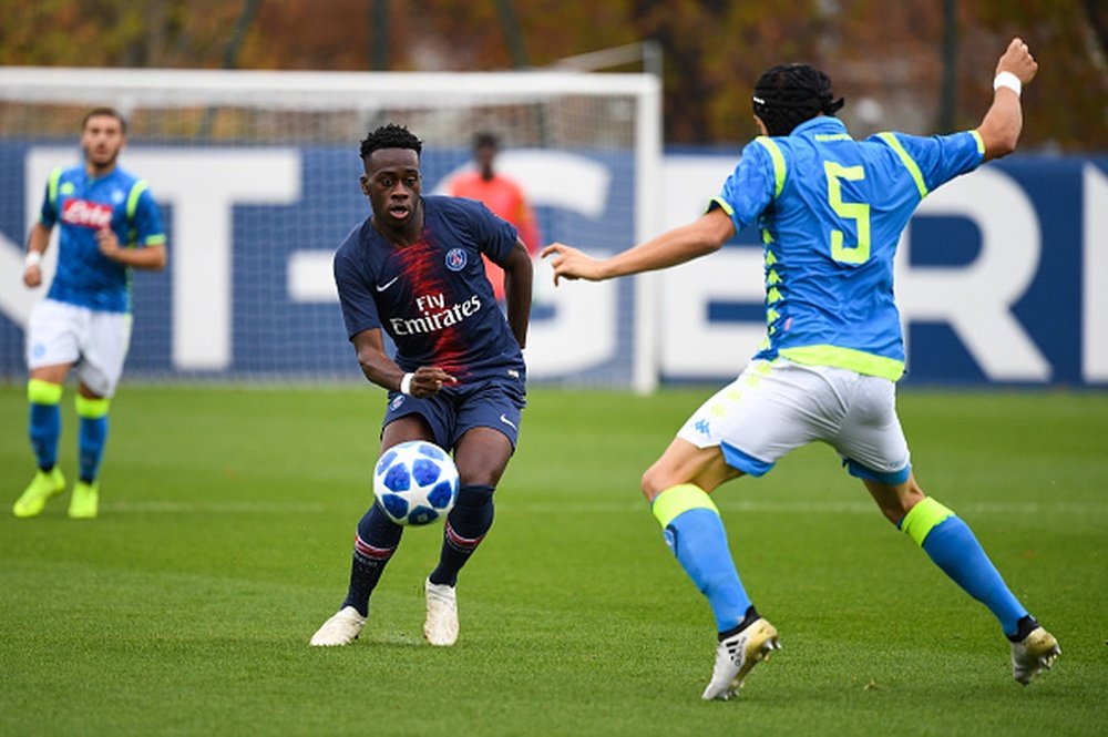 Arnaud Kalimuendo signe son premier contrat pro au PSG. GOal