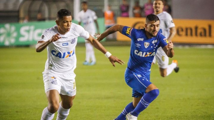 Cruzeiro vence Santos fora de casa na estreia de Cuca e abre boa vantagem na Copa do Brasil; Botafogo perde na Sul-americana