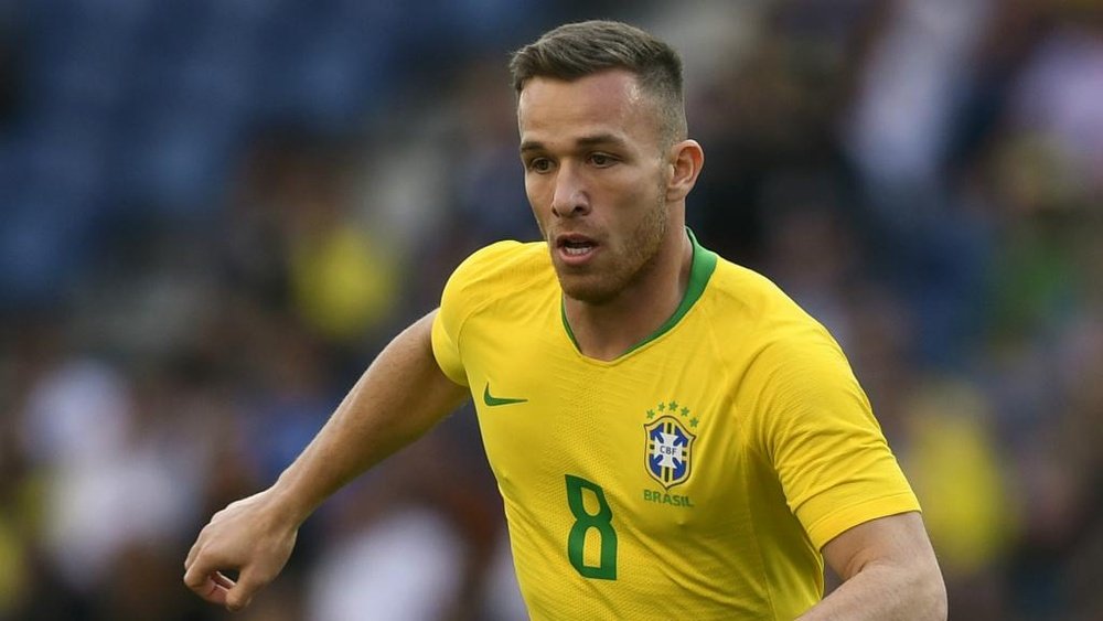 Arthur should be available for Brazil's clash with Venezuela. GOAL