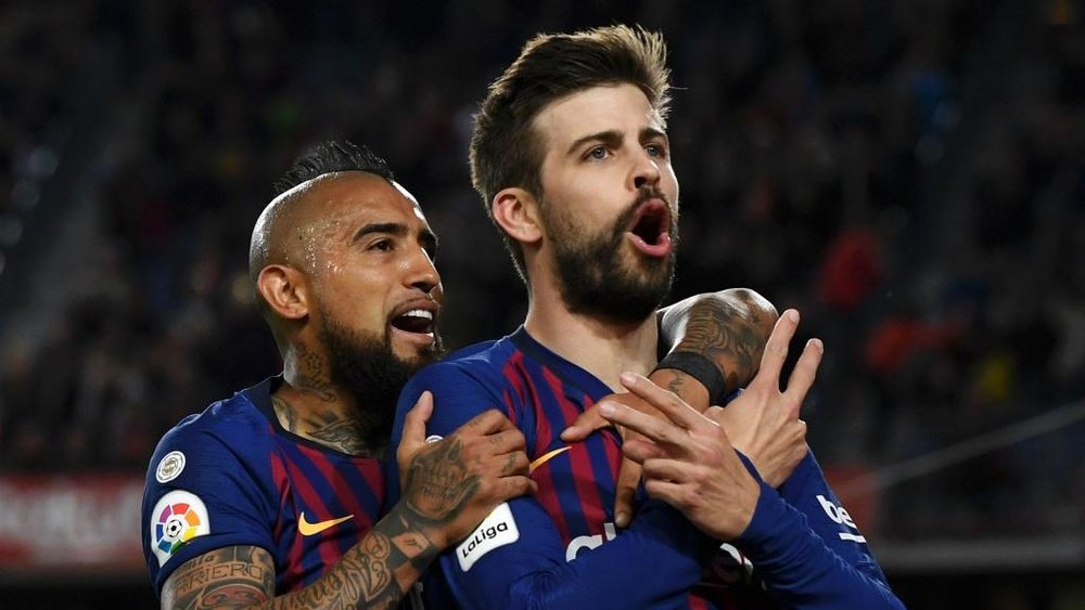 Vidal and Pique came in the top 5 at a poker tournament. GOAL