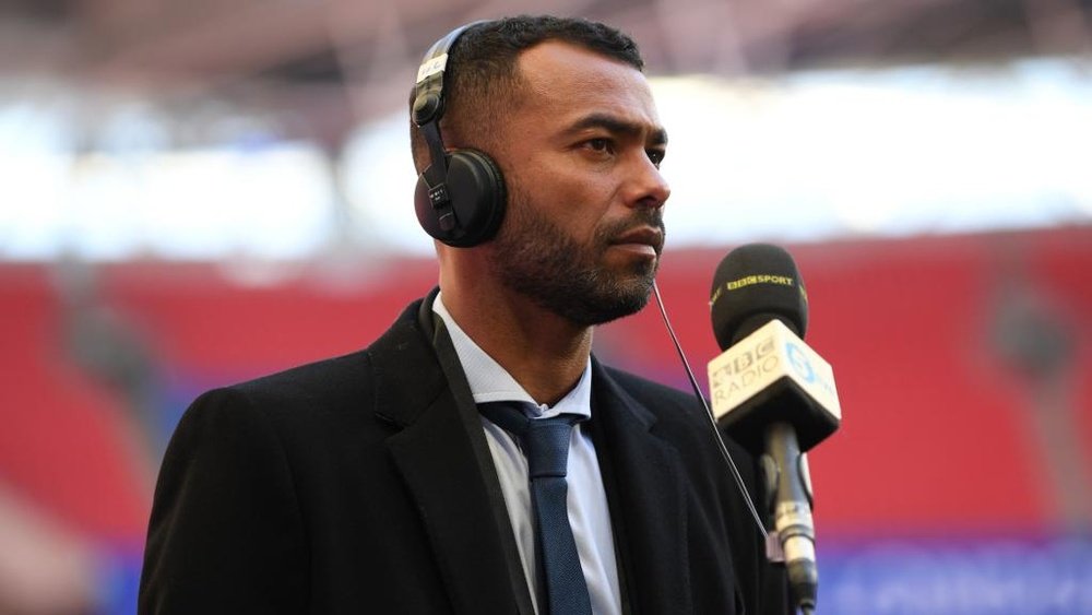 Ashley Cole joins the England Under-21 bench. GOAL