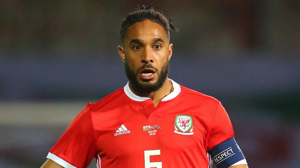 Ashley Williams moves to Bristol City