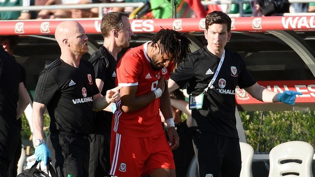 Wales' Williams confirms collapsed lung