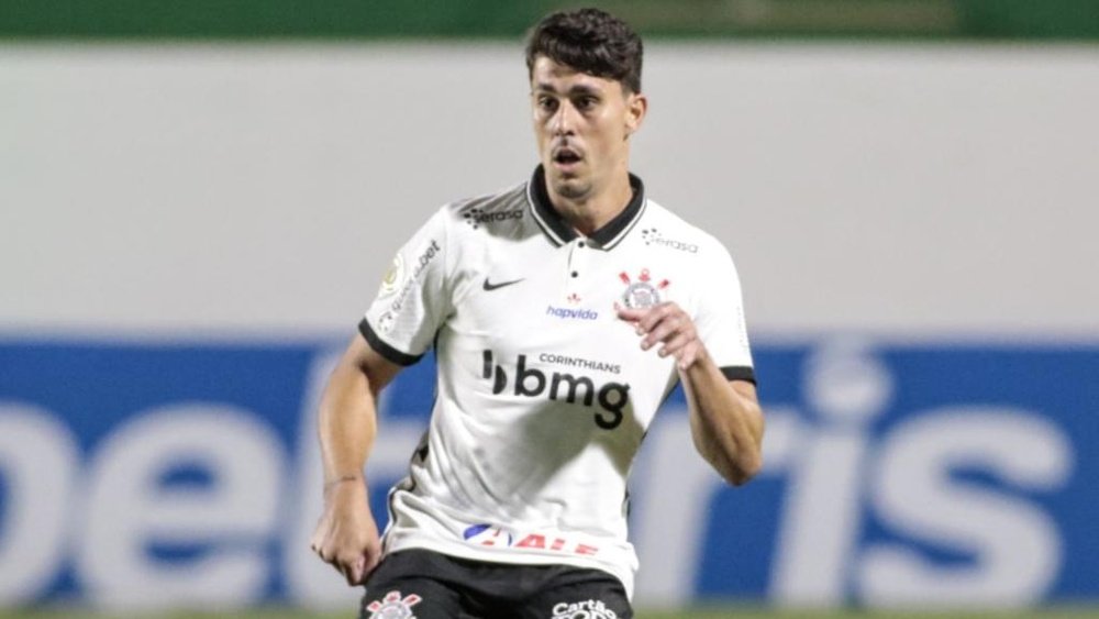 Criticado, Danilo Avelar dá vitória ao Corinthians e alívio a Tiago Nunes. AFP