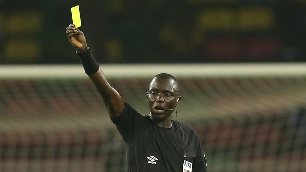 L’arbitre d’Algérie - Cameroun sort du silence. GOAL