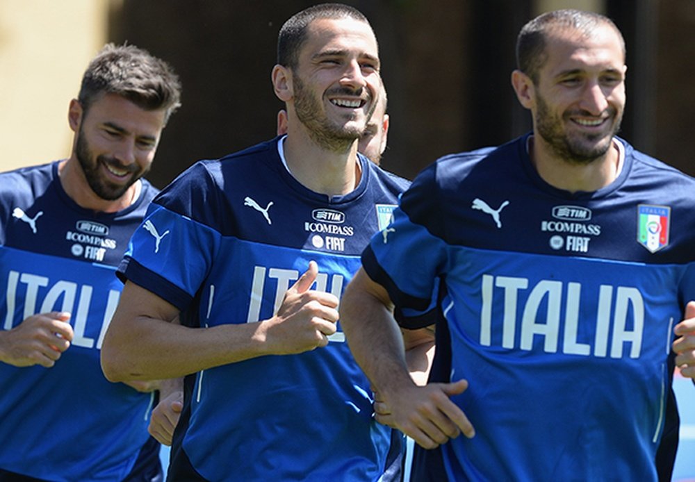 Barzagli, Bonucci e Chiellini ospiti a 'C'è posta per te'. Goal
