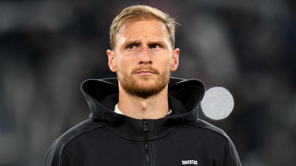 Juventus lose Howedes until 2018