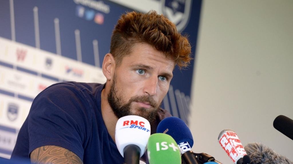 Costil comes in as France make just one change from World Cup-winning squad