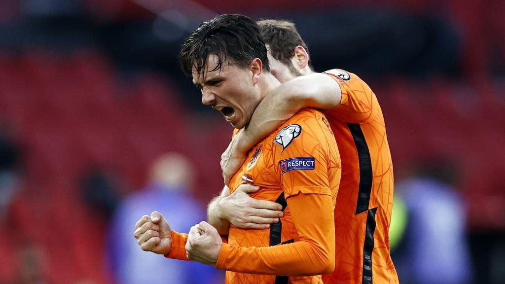 Berghuis and De Jong get Oranje off the mark