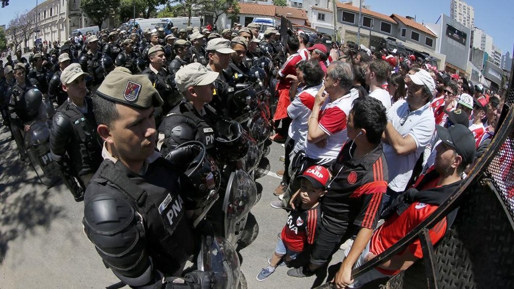 Incidentes marcam festa do título do River Plate na Argentina. Goal