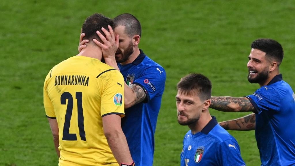 Playing with Donnarumma is like playing with Buffon – Bonucci
