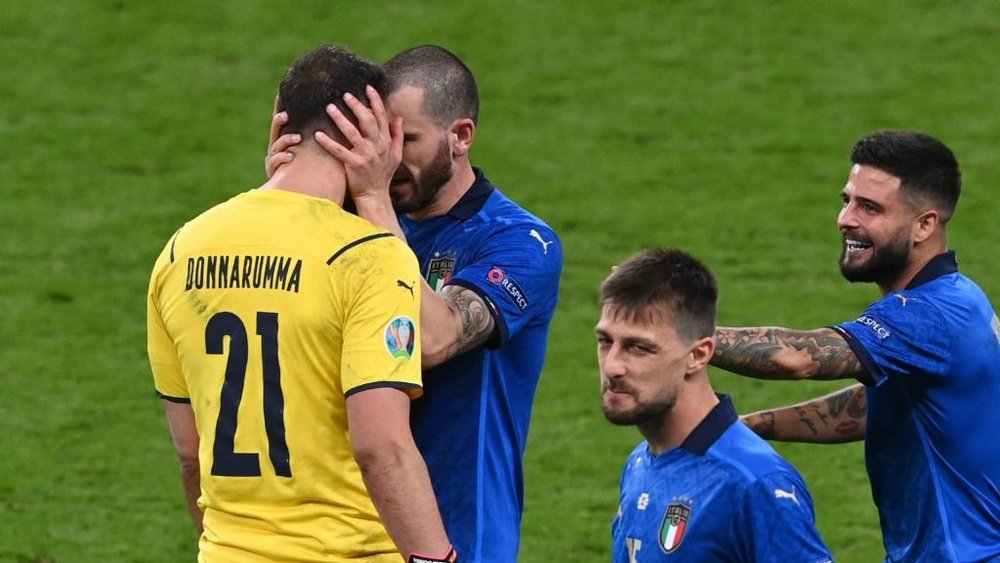 Playing with Donnarumma is like playing with Buffon – Bonucci