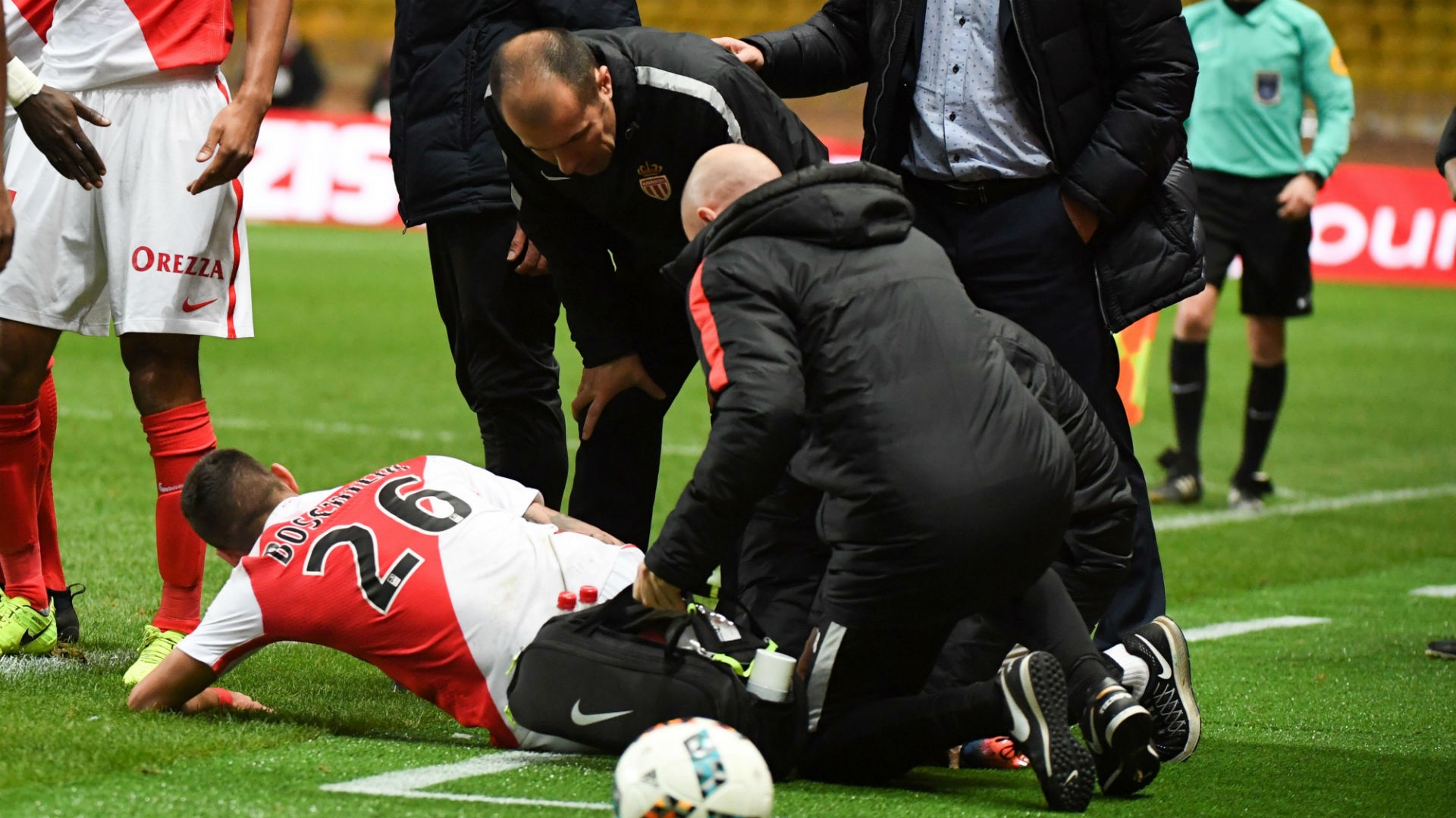Gabriel Boschilia moments after suffering the injury. Goal