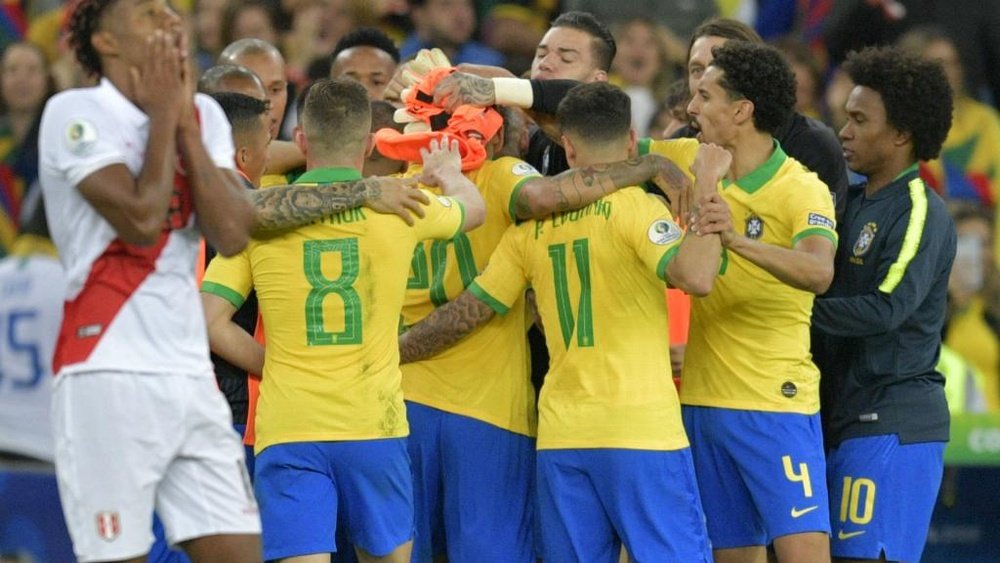 Le Brésil passe devant la France, l'Algérie gagne 28 places au classement FIFA. GOAL