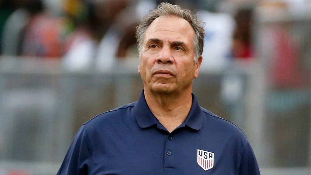 Arena invites 'hotshot' Europeans to try CONCACAF qualifying