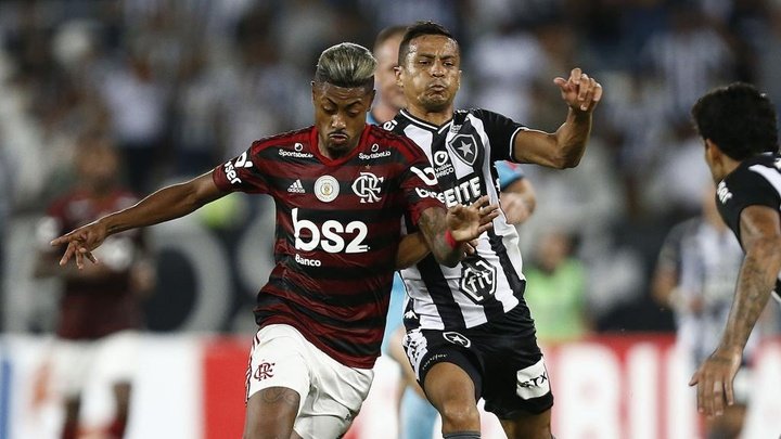 Flamengo bate o Botafogo e quebra recorde da Era Zico no Brasileirão