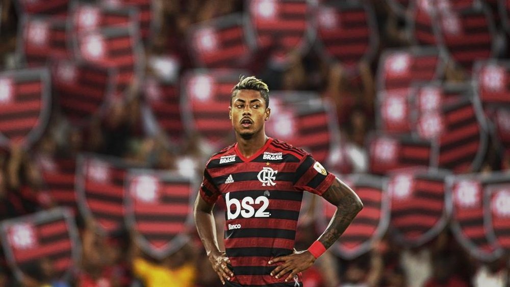 Retrato de um time mal treinado: Flamengo cruza na área a cada 4 minutos