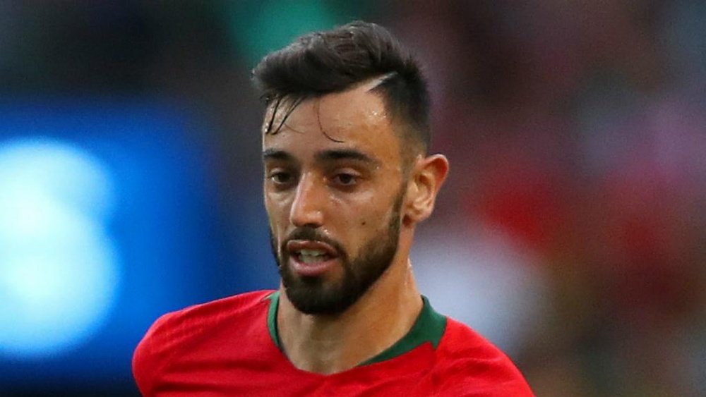 Mendes casts doubt over Fernandes to Manchester United deal. GOAL