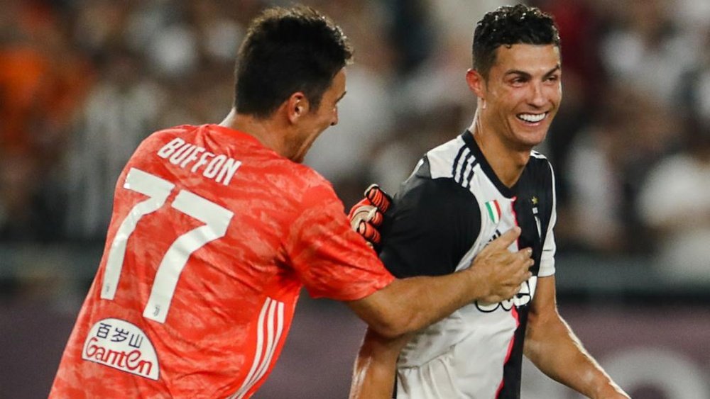 Buffon a Ronaldo: 'Deve sapere che se dà l'esempio la Juventus è 100 volte più forte'