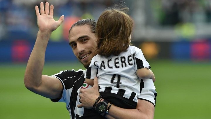 Juventus anuncia chegada por empréstimo de Martin Caceres