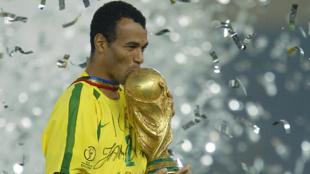 'A Locomotiva' levantou o troféu da Copa do Mundo em 2002. Goal