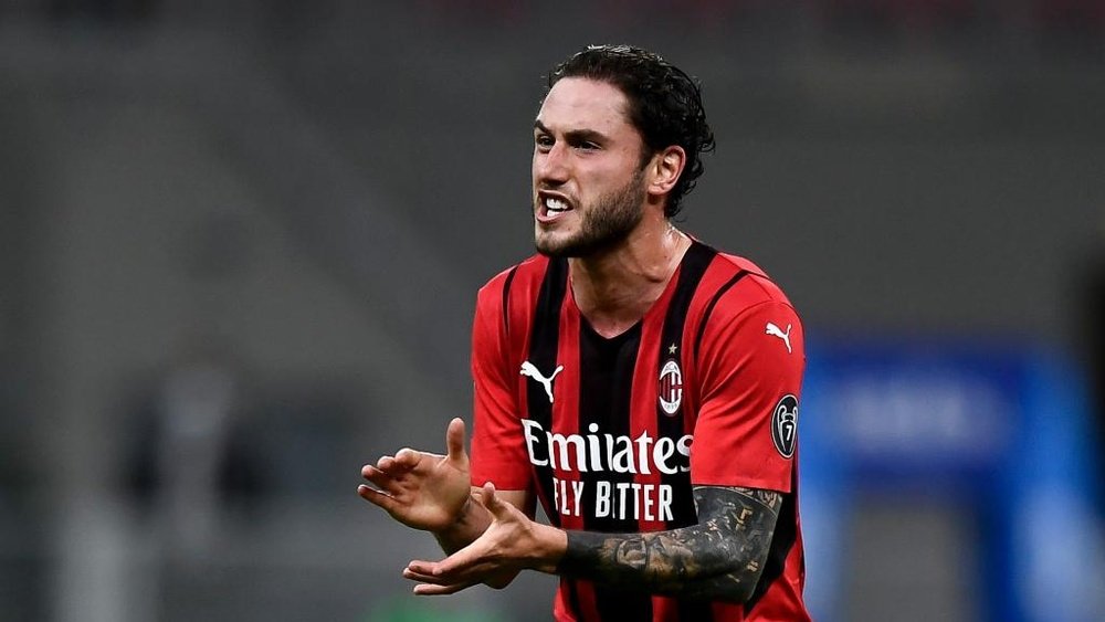 Milan's Calabria undergoes hernia operation after missing out on Italy squad