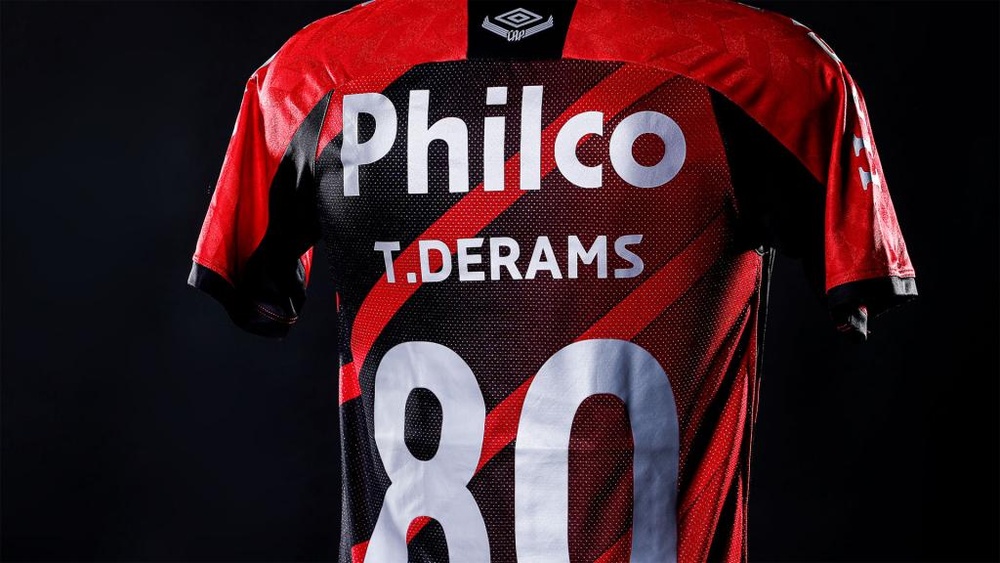 Athletico 'erra' camisas por uma boa causa: conscientizar. AFP
