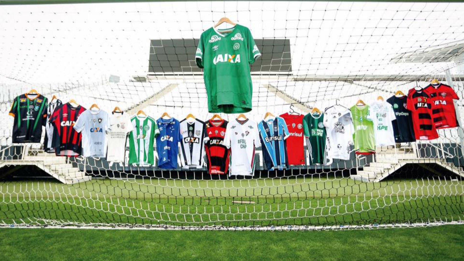 Brasileiro é quem mais sofre com os preços de camisas de futebol