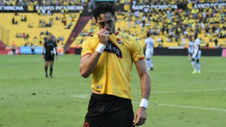 Wolves snap up Ecuadorian talent Campana