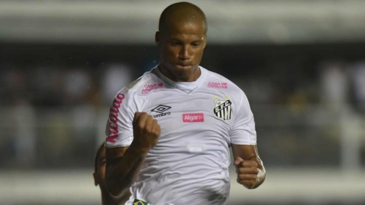 Carlos Sánchez repete, no Santos, sua melhor média de gols do River