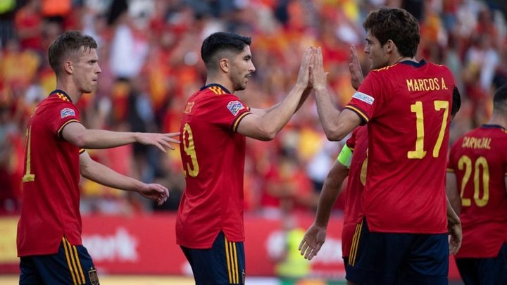 Soler and Sarabia seal comfortable win as Spain top group