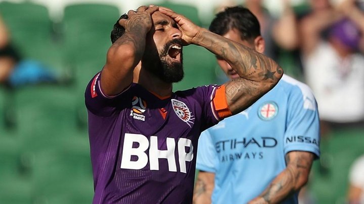 Melbourne City hold off Perth Glory, Wellington Phoenix win again