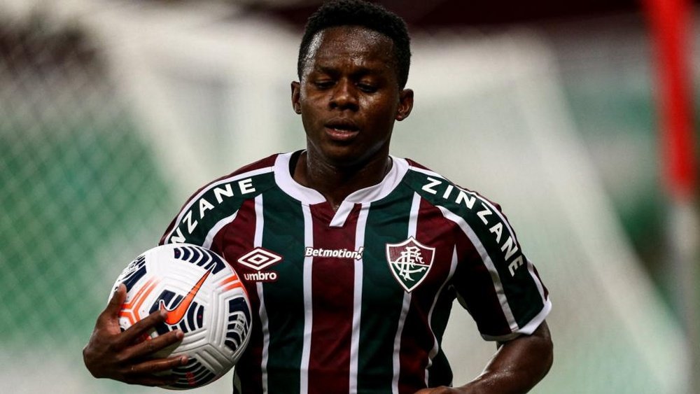 Cazares estreia pelo Fluminense como craque do jogo. AFP