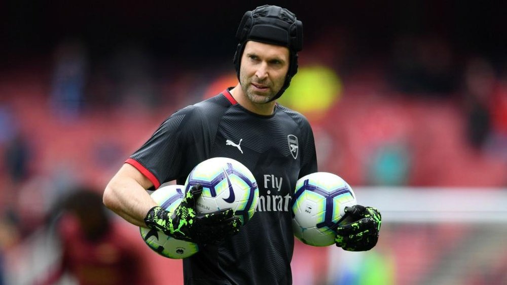 Cech denies he already agreed to Chelsea sporting director role.