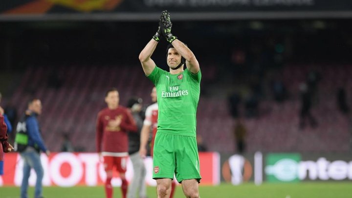 Emery yet to decide between Cech and Leno