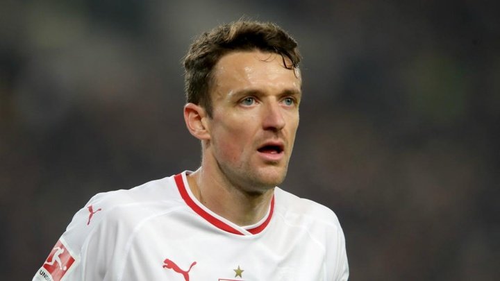 Stuttgart captain to continue playing in spite of father's passing