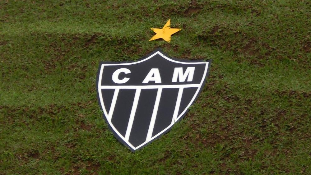Galo quer desconto e parcelamento em dívida com agente. EFE