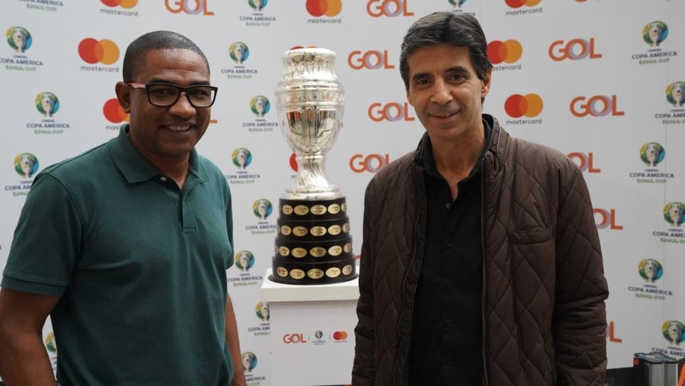 Troféu da Copa América ganha voo especial e chega a São Paulo para cerimônia de abertura
