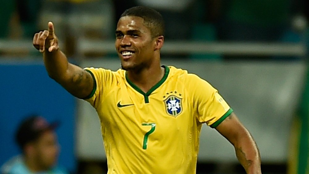 Douglas Costa during a Brazil game. Goal